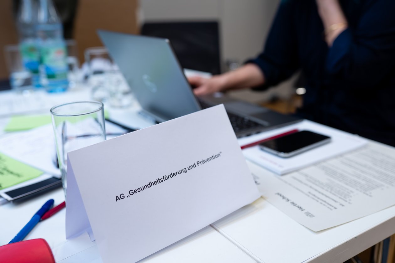 Blick auf den Tisch der Arbeitsgruppe &quot;Gesundheitsförderung und Prävention&quot;