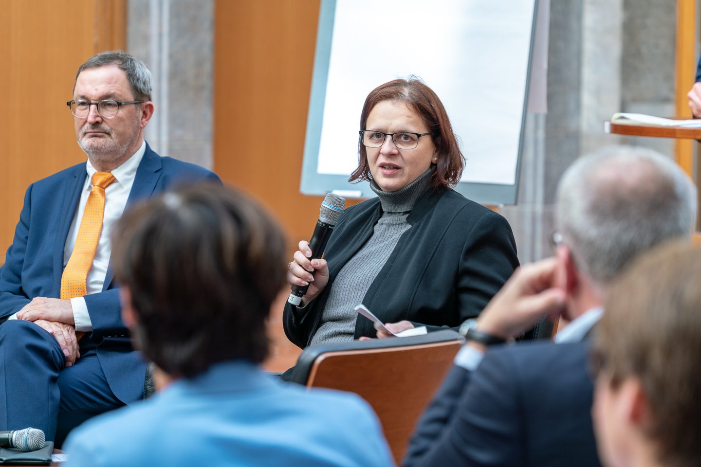 Ilona Köster-Steinebach in der ersten Podiumsdiskussion